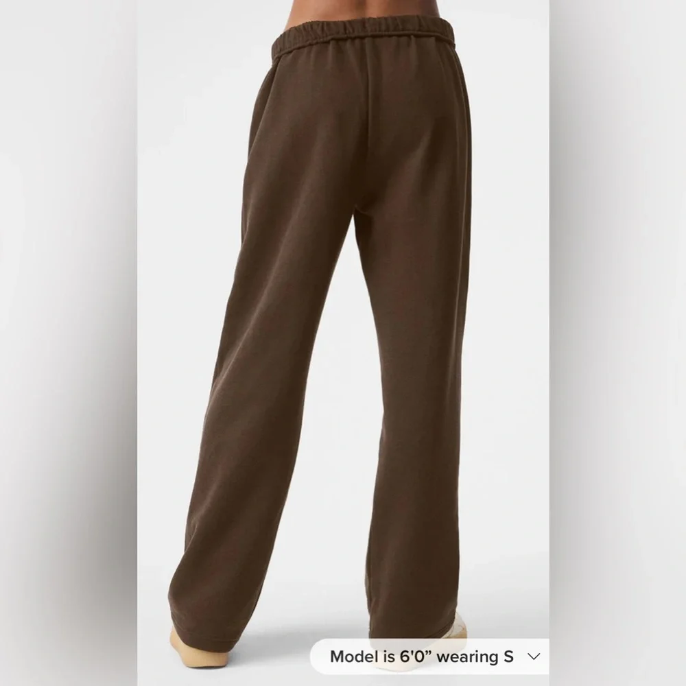 Alo Yoga NWT Accolade Straight Leg Sweatpants in Expresso Color Size M